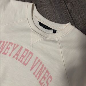 Vineyard Vines Women’s Graphic Crew Neck Pullover Cream/Pink Size: Medium